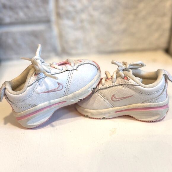 Vintage Baby Girl Pink and White Nike Swoosh Sneakers Tennis Shoes Newborn Sz 2C - Picture 5 of 7